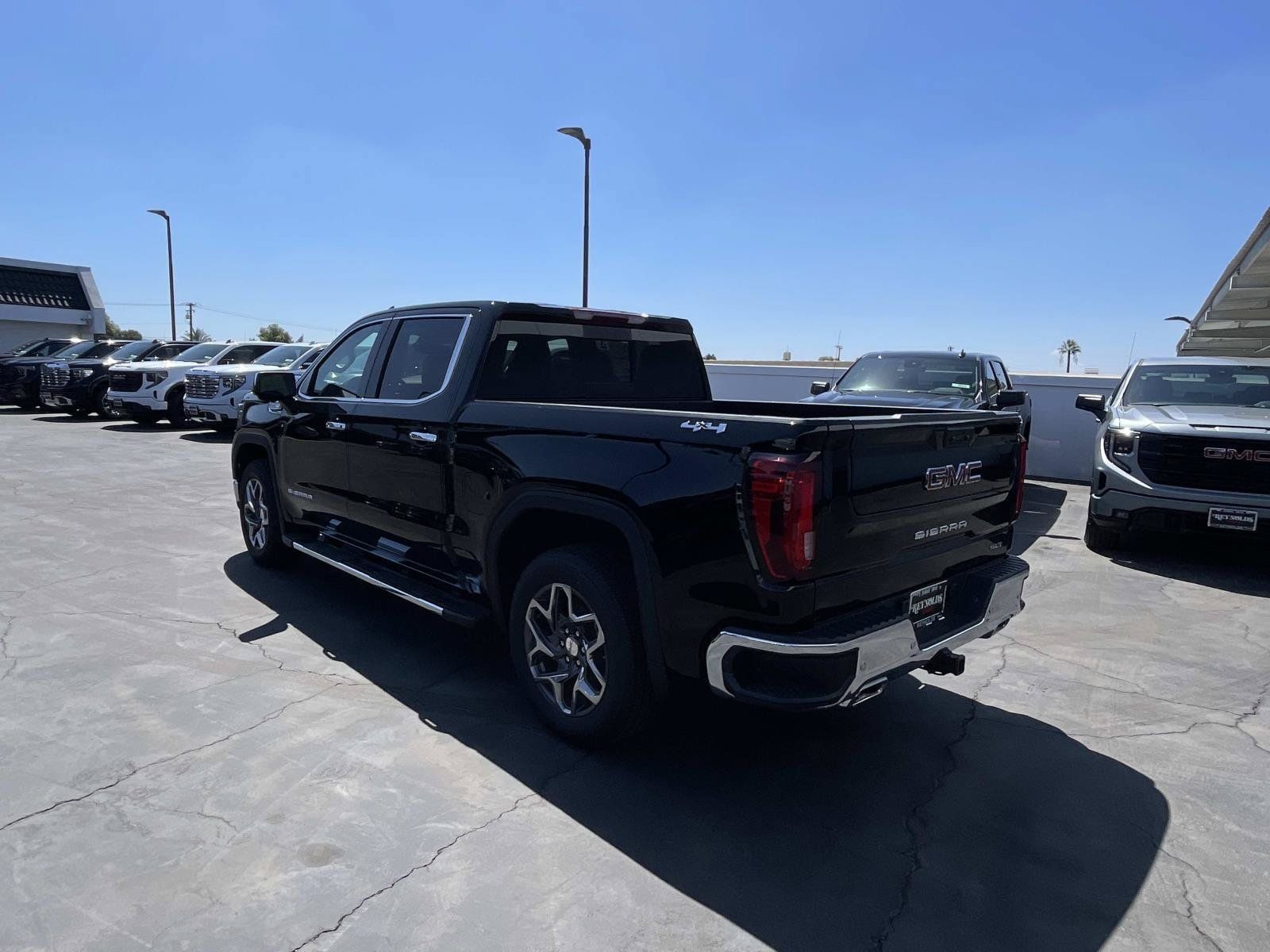 New 2026 GMC Sierra 1500 SLT w/ SLT Premium Plus Package AWD/4WD image 7
