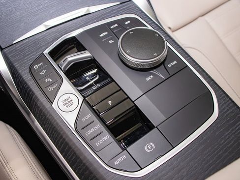 Used 2025 BMW M240i xDrive Coupe w/ Premium Package image 19