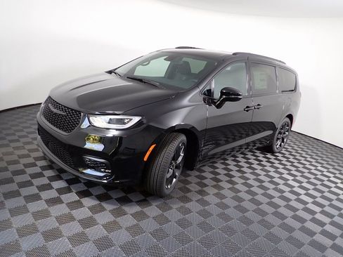 New 2026 Chrysler Pacifica Select w/ S Appearance Package image 11