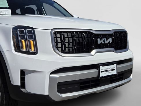 Used 2024 Kia Telluride EX image 9