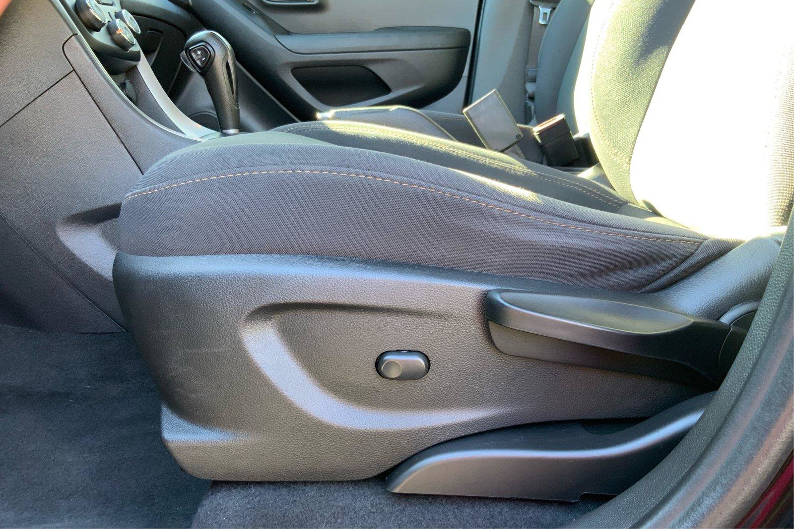 Used 2019 Chevrolet Trax LS w/ Tint and Cruise Package AWD/4WD image 20