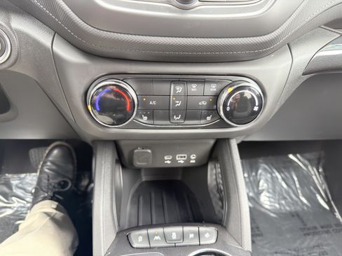 Used 2023 Chevrolet TrailBlazer LT FWD image 26