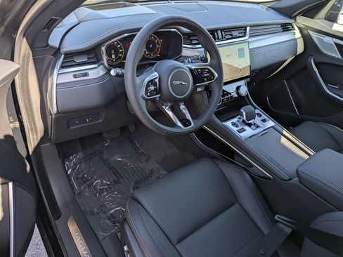 New 2026 Jaguar F-PACE R-Dynamic S image 9