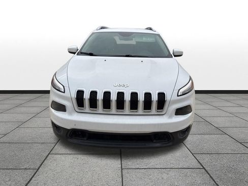 Used 2017 Jeep Cherokee Latitude image 2