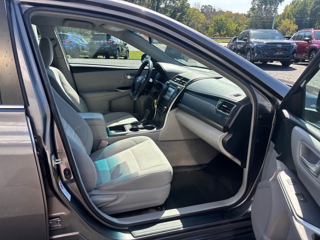 Used 2017 Toyota Camry LE FWD image 45