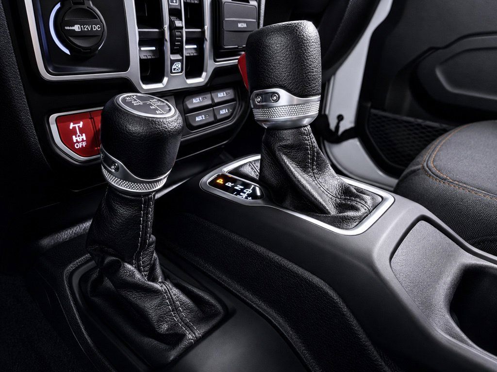 Used 2024 Jeep Wrangler Unlimited AWD/4WD image 28