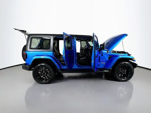 Used 2023 Jeep Wrangler Unlimited Sahara w/ Cold Weather Group AWD/4WD image 30