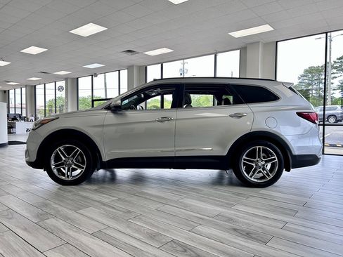 Used 2017 Hyundai Santa Fe FWD image 4