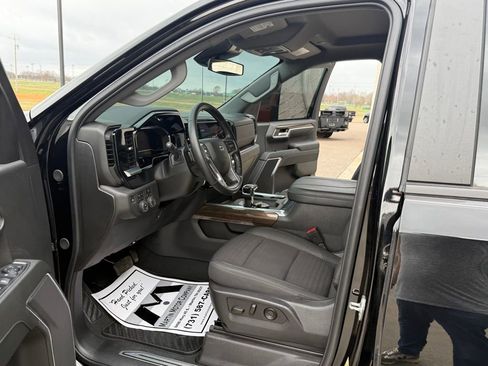 Used 2024 Chevrolet Silverado 1500 RST w/ Z71 Off-Road Package AWD/4WD image 18