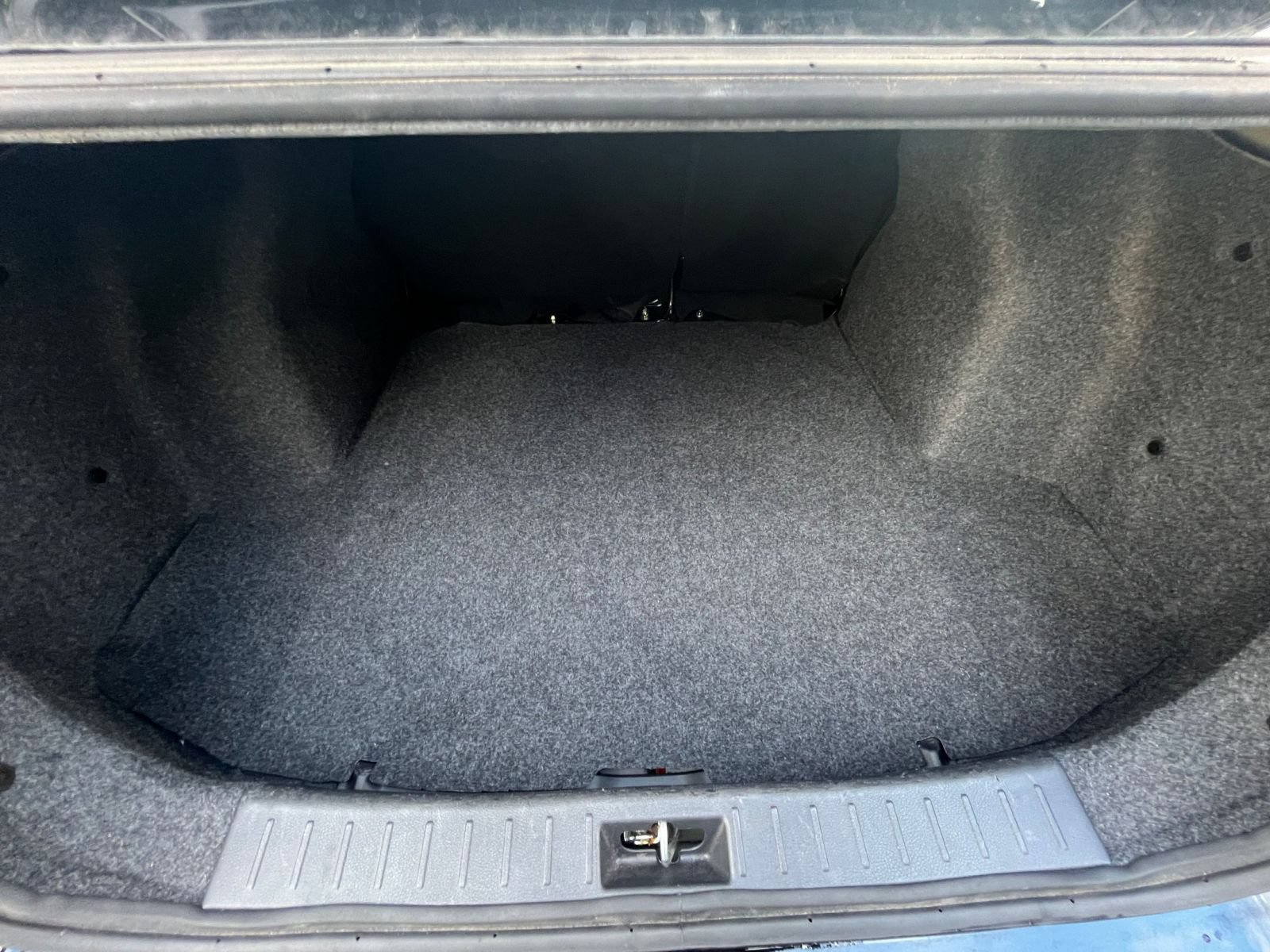 Used 2025 Nissan Versa SV FWD image 30
