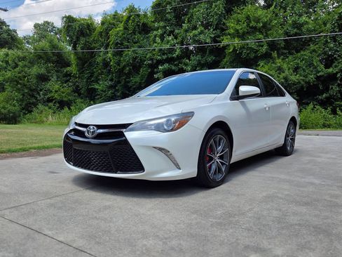 Used 2017 Toyota Camry XSE w/ Moonroof Package FWD image 1