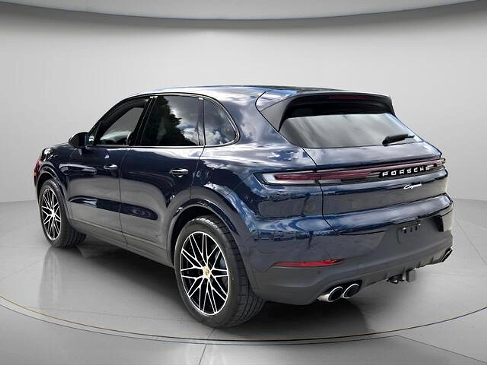 Used 2025 Porsche Cayenne AWD/4WD image 4