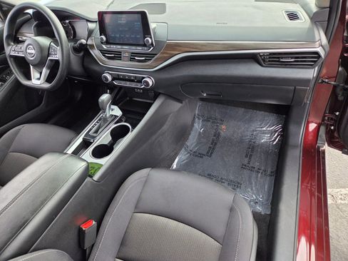 Used 2024 Nissan Altima 2.5 SV FWD image 16