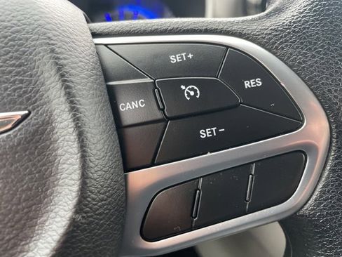 Used 2020 Chrysler Pacifica Touring w/ Tire & Wheel Group image 22