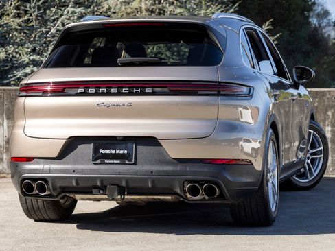 Certified 2025 Porsche Cayenne S AWD/4WD image 11