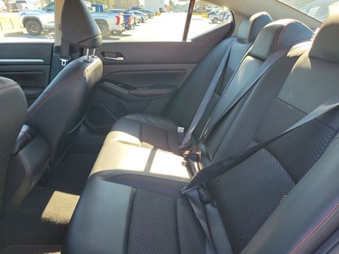 Used 2025 Nissan Altima 2.5 SR image 11