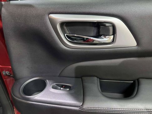 Used 2019 Nissan Pathfinder SL FWD image 49