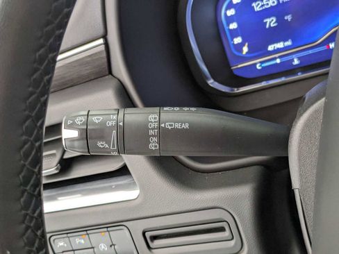 Used 2024 Chevrolet Suburban Z71 image 24