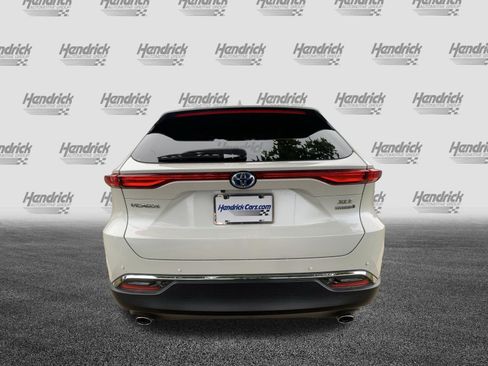 Used 2022 Toyota Venza XLE AWD/4WD image 9
