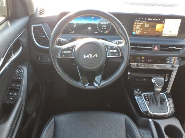 Used 2024 Kia Seltos EX FWD image 5