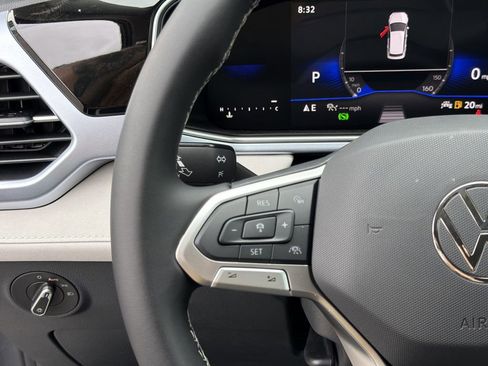 New 2026 Volkswagen Taos SE image 24