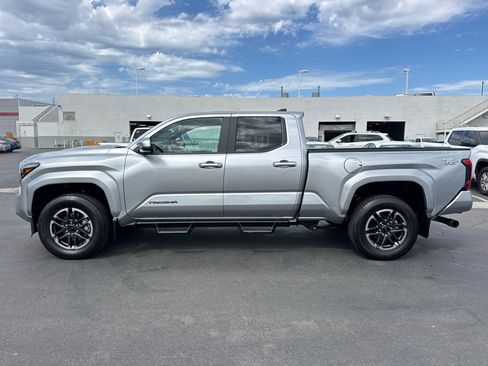 Used 2025 Toyota Tacoma TRD Sport AWD/4WD image 9