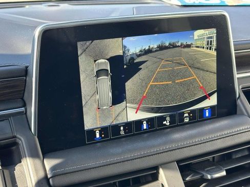 Used 2022 Chevrolet Suburban LT w/ Luxury Package image 24