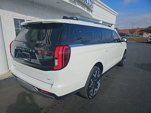 New 2026 Ford Expedition Max Platinum image 4