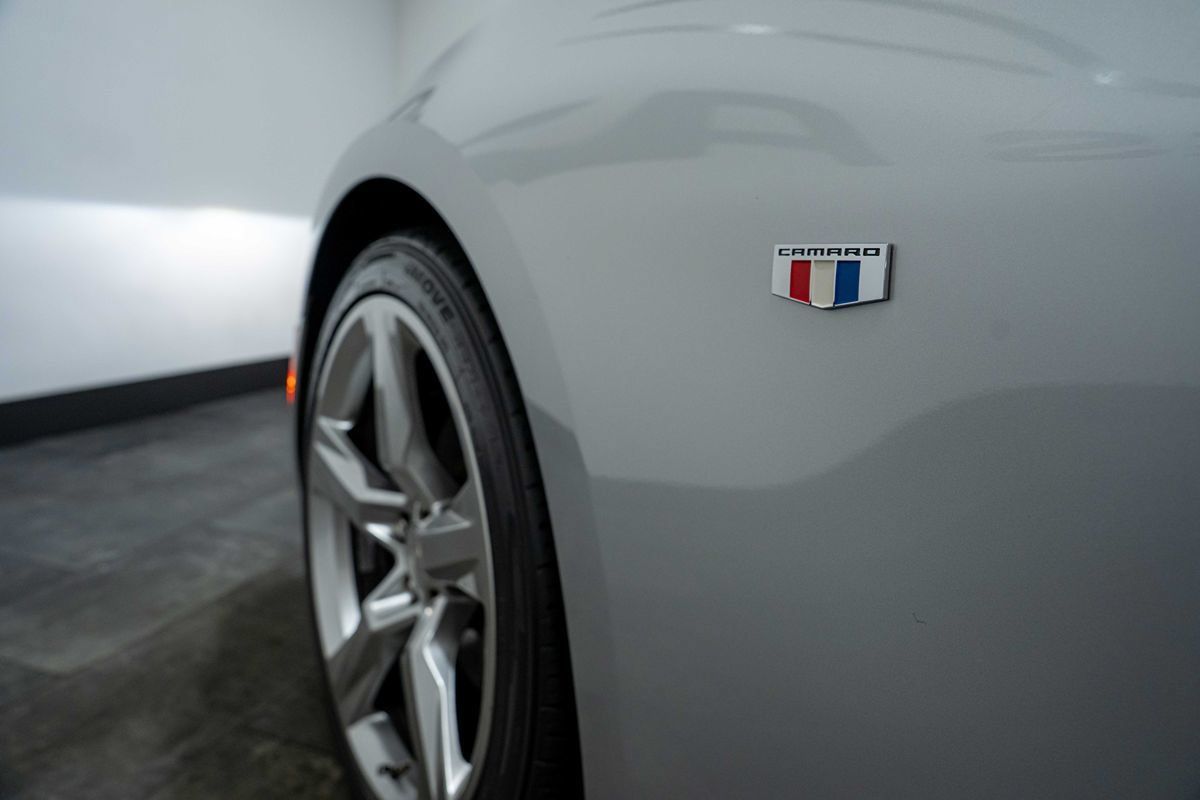 Used 2018 Chevrolet Camaro SS RWD image 5