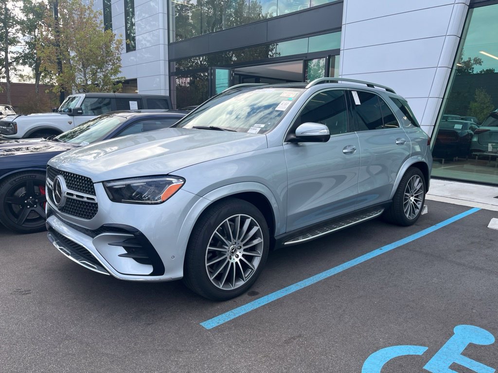 Used 2024 Mercedes-Benz GLE 450 4MATIC w/ AMG Line Exterior image 2
