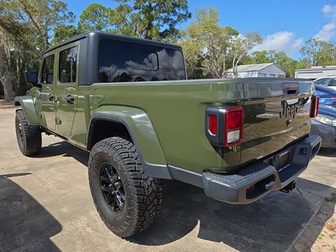 Used 2021 Jeep Gladiator Sport image 4