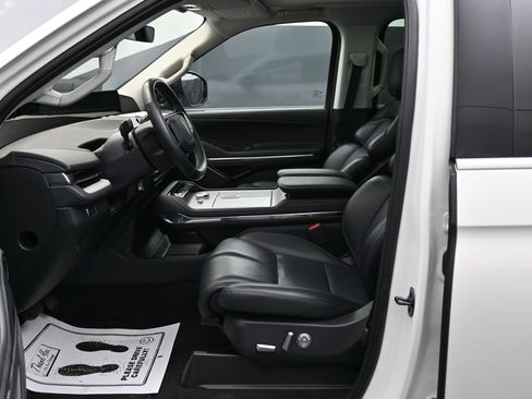 Used 2025 Lincoln Navigator Reserve AWD/4WD image 10