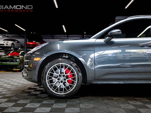 Used 2018 Porsche Macan Turbo image 11
