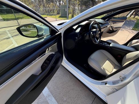 Used 2019 MAZDA MAZDA3 Preferred 4dr Hatchback 6A image 25