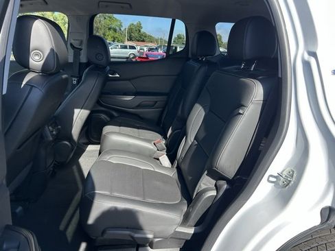 Used 2023 GMC Acadia SLT image 14