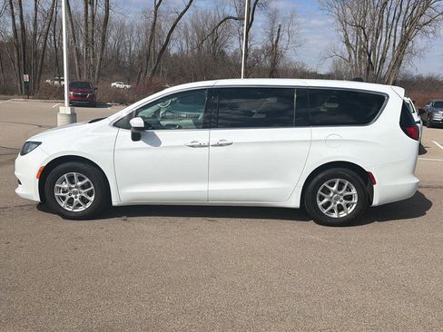 Used 2023 Chrysler Voyager LX FWD image 2