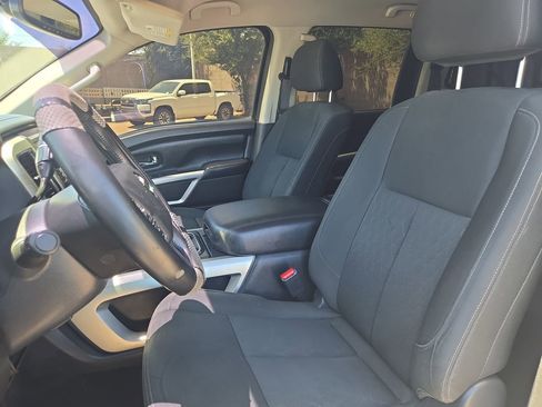 Used 2018 Nissan Titan SV w/ SV Convenience Package RWD image 15