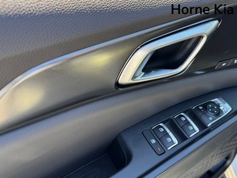 New 2025 Kia Carnival SX Prestige FWD image 8