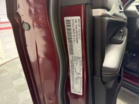 Used 2025 Jeep Grand Cherokee Limited image 29