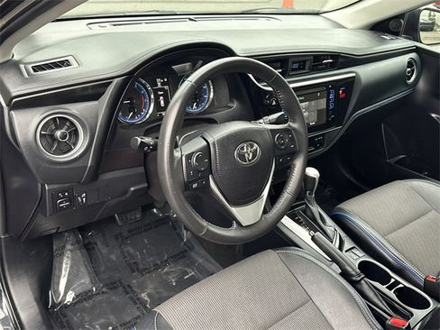 Used 2018 Toyota Corolla SE image 18