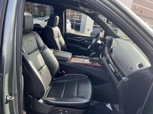 Used 2024 Cadillac Escalade Premium Luxury image 28