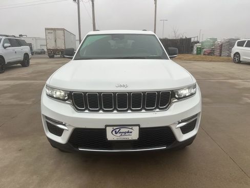 Used 2025 Jeep Grand Cherokee Limited image 4