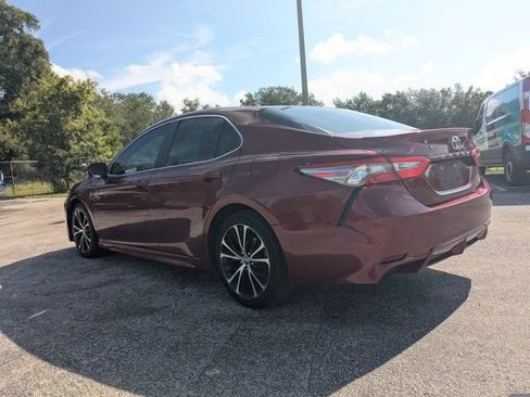 Used 2018 Toyota Camry SE FWD image 6