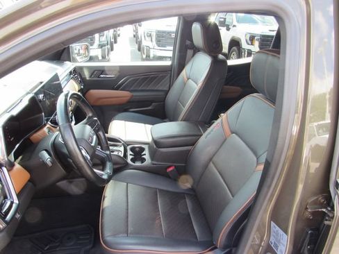 Used 2023 GMC Canyon AT4 w/ AT4 Premium Package AWD/4WD image 12