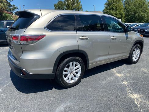 Used 2016 Toyota Highlander LE image 7