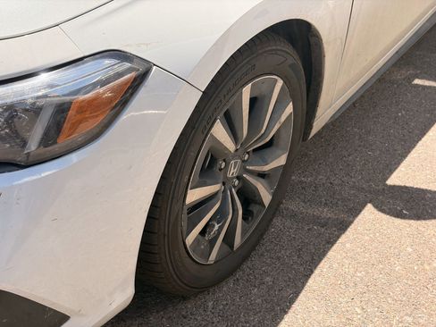Used 2024 Honda Civic EX-L image 4