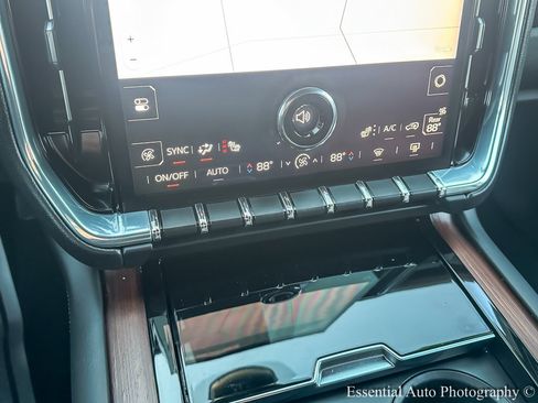 Used 2025 GMC Yukon Denali image 30