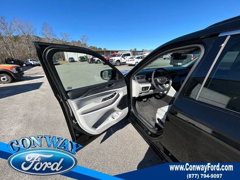 Used 2021 Jeep Grand Cherokee L Overland w/ Luxury Tech Group IV image 28