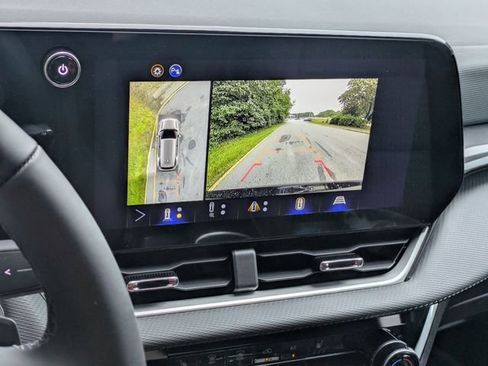 New 2026 Chevrolet Equinox LT w/ Safety and Technology Package FWD image 17