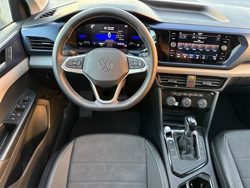 Certified 2023 Volkswagen Taos SE w/ Panoramic Sunroof Package image 19